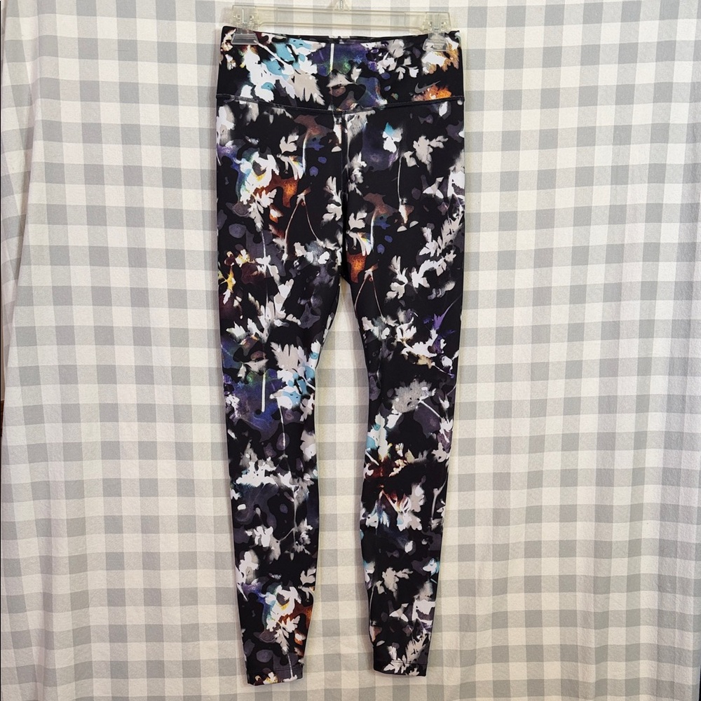 Nike The Nike One Women’s Tight Fit Leggings, Size M, Mid-rise, Black Floral